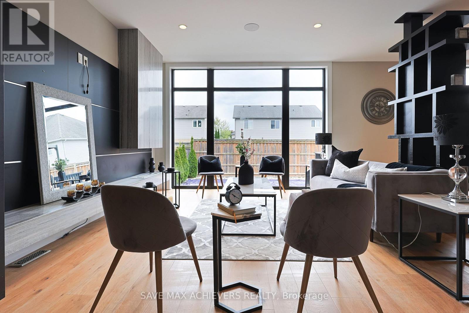 2155 Bakervilla Street, London South, ON - Indoor