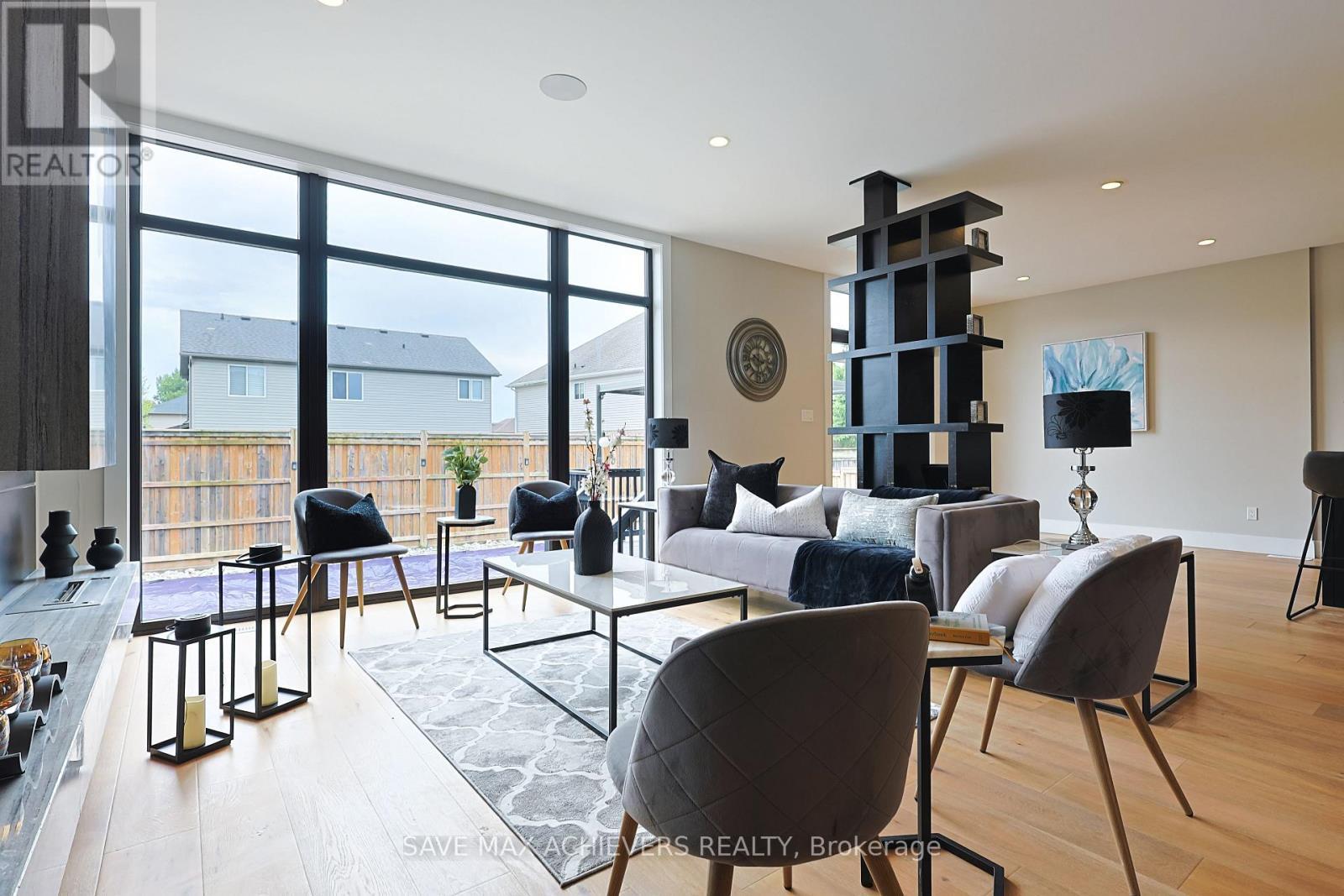 2155 Bakervilla Street, London South, ON - Indoor