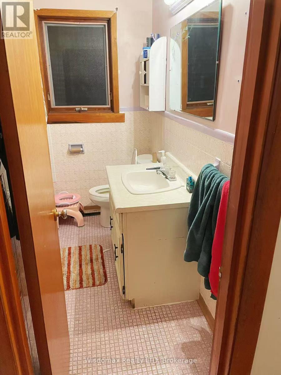 Mainfloor - 4607 Dorchester Road, Niagara Falls (Morrison), ON - Indoor Photo Showing Bathroom