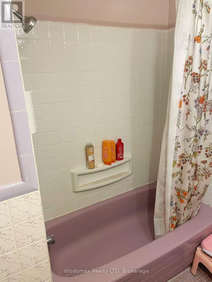 Mainfloor - 4607 Dorchester Road, Niagara Falls (Morrison), ON - Indoor Photo Showing Bathroom