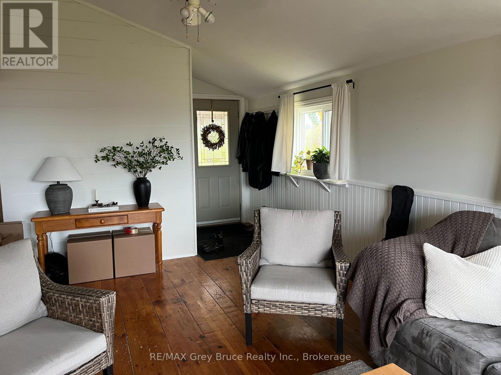 691 Bruce Rd 17, Arran-Elderslie, ON - Indoor Photo Showing Other Room