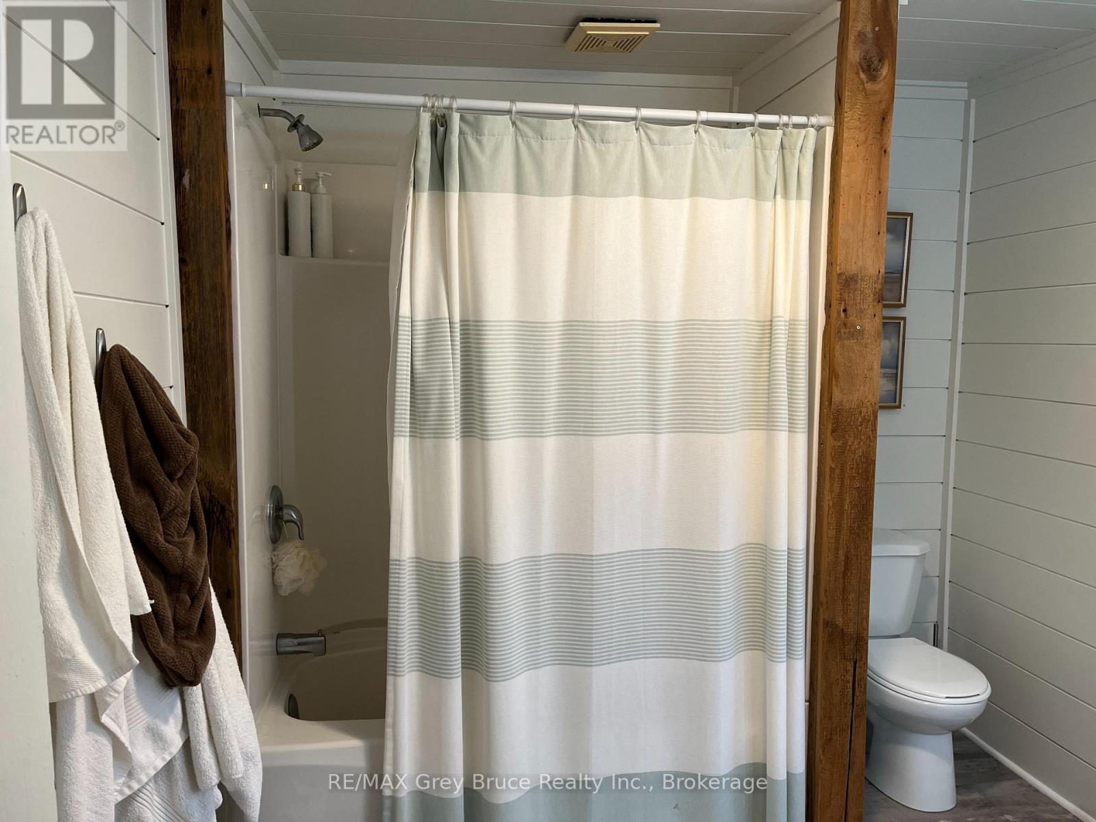 691 Bruce Rd 17, Arran-Elderslie, ON - Indoor Photo Showing Bathroom