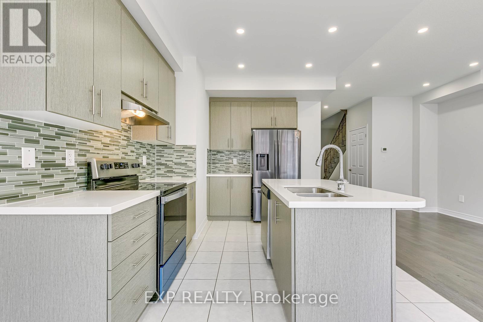 142 Toucan Trail, Oakville, ON - Indoor Photo Showing Kitchen With Stainless Steel Kitchen With Double Sink With Upgraded Kitchen