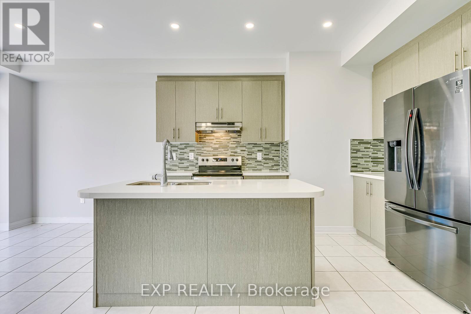 142 Toucan Trail, Oakville, ON - Indoor Photo Showing Kitchen With Upgraded Kitchen