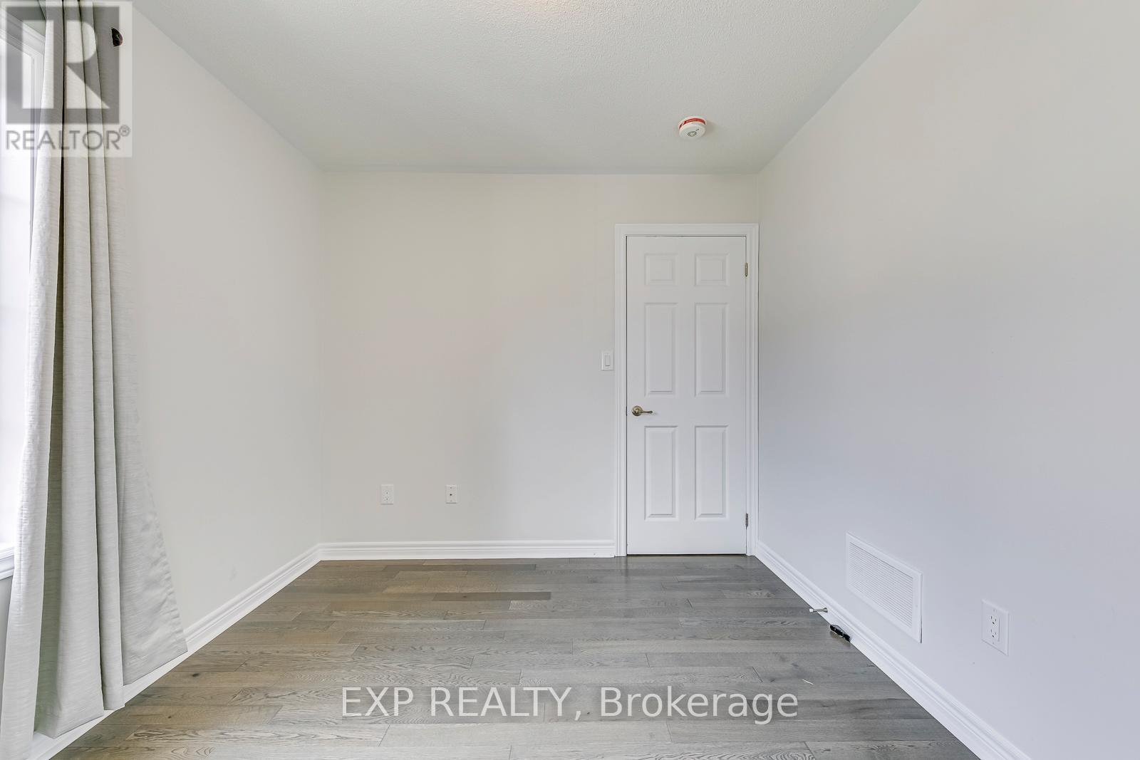 142 Toucan Trail, Oakville, ON - Indoor Photo Showing Other Room