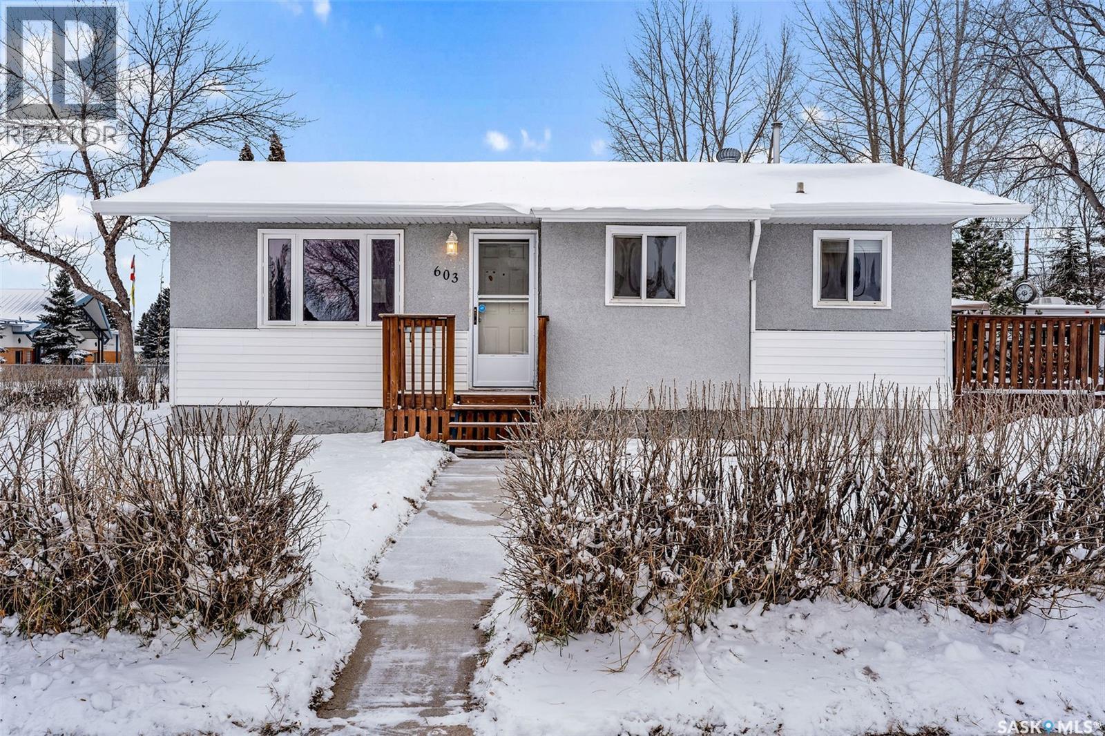 603 Macarthur Drive, Prince Albert, SK - Outdoor