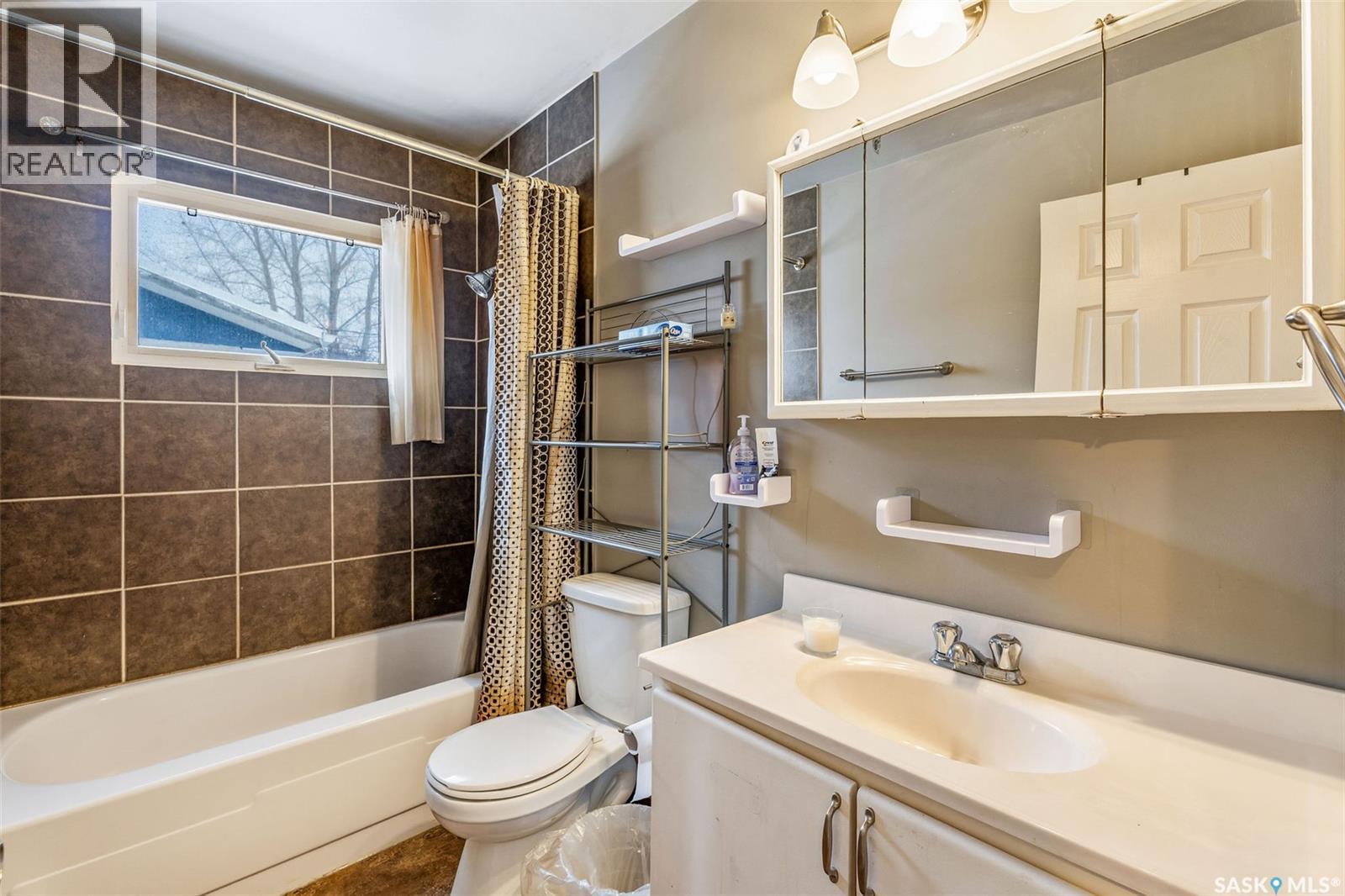 603 Macarthur Drive, Prince Albert, SK - Indoor Photo Showing Bathroom