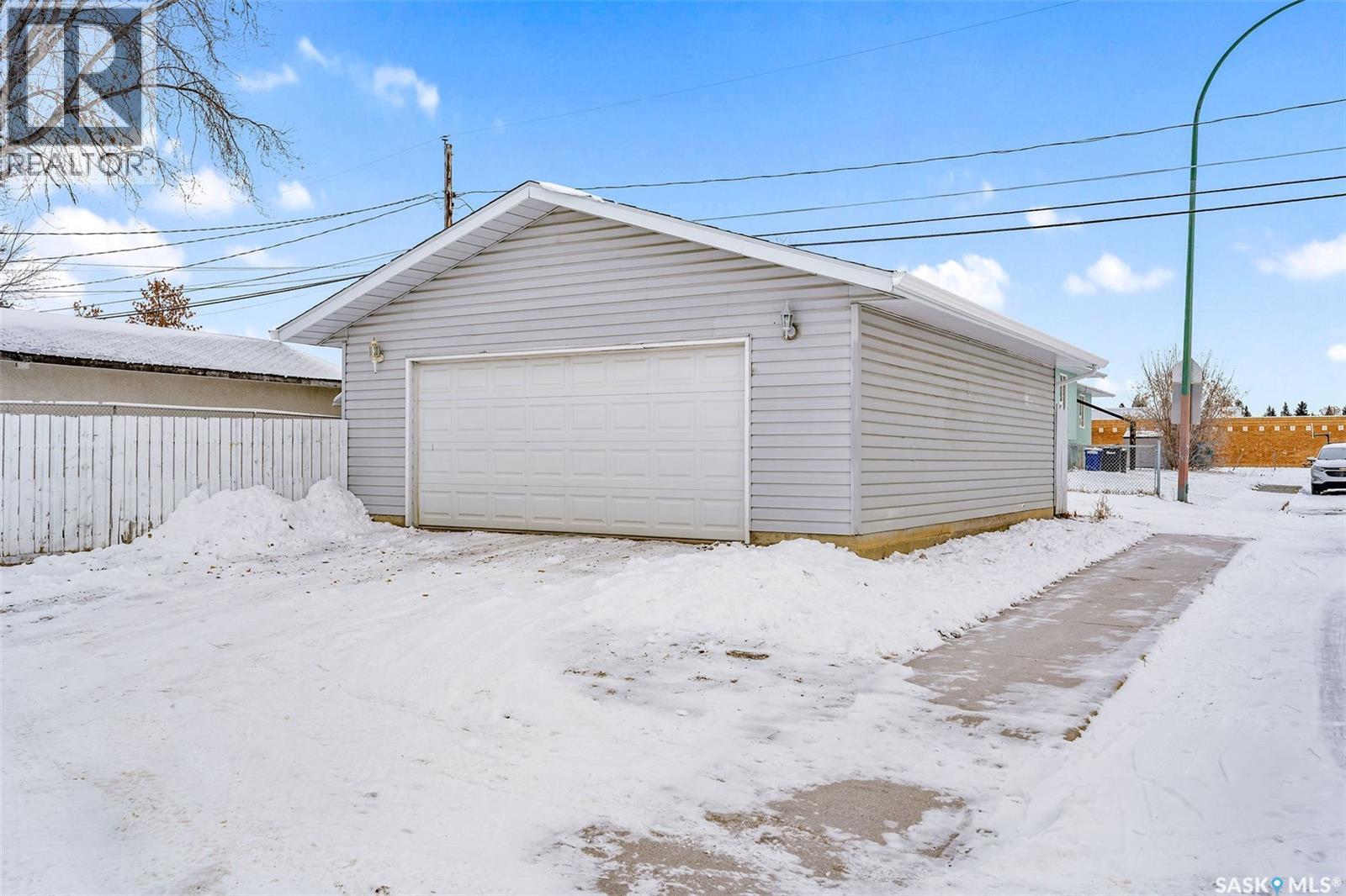 603 Macarthur Drive, Prince Albert, SK - Outdoor