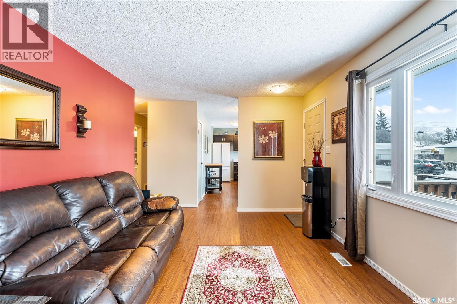 603 Macarthur Drive, Prince Albert, SK - Indoor Photo Showing Living Room