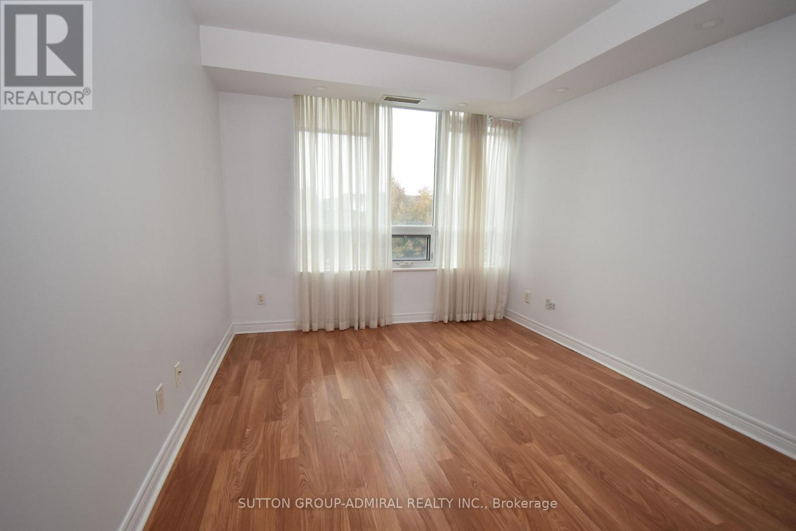 304 - 100 Promenade Circle, Vaughan, ON - Indoor Photo Showing Kitchen
