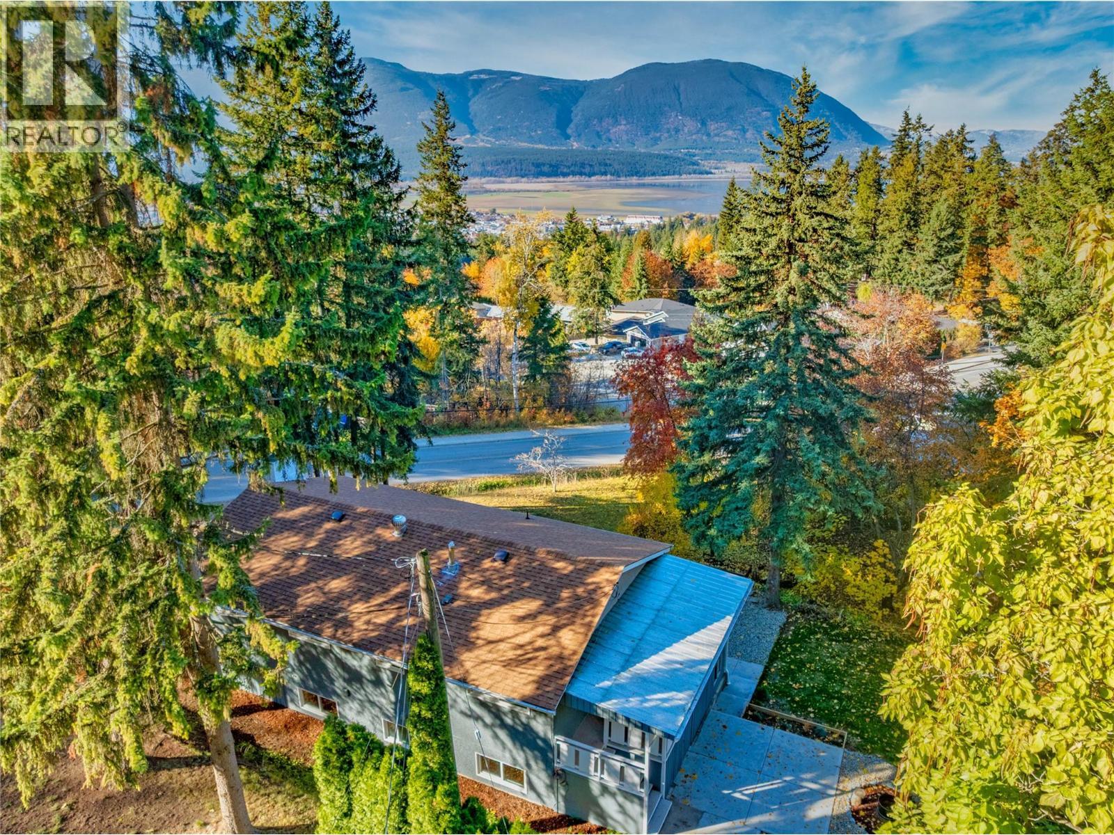 800 20Th Street Se, Salmon Arm, BC - Outdoor With Body Of Water With View