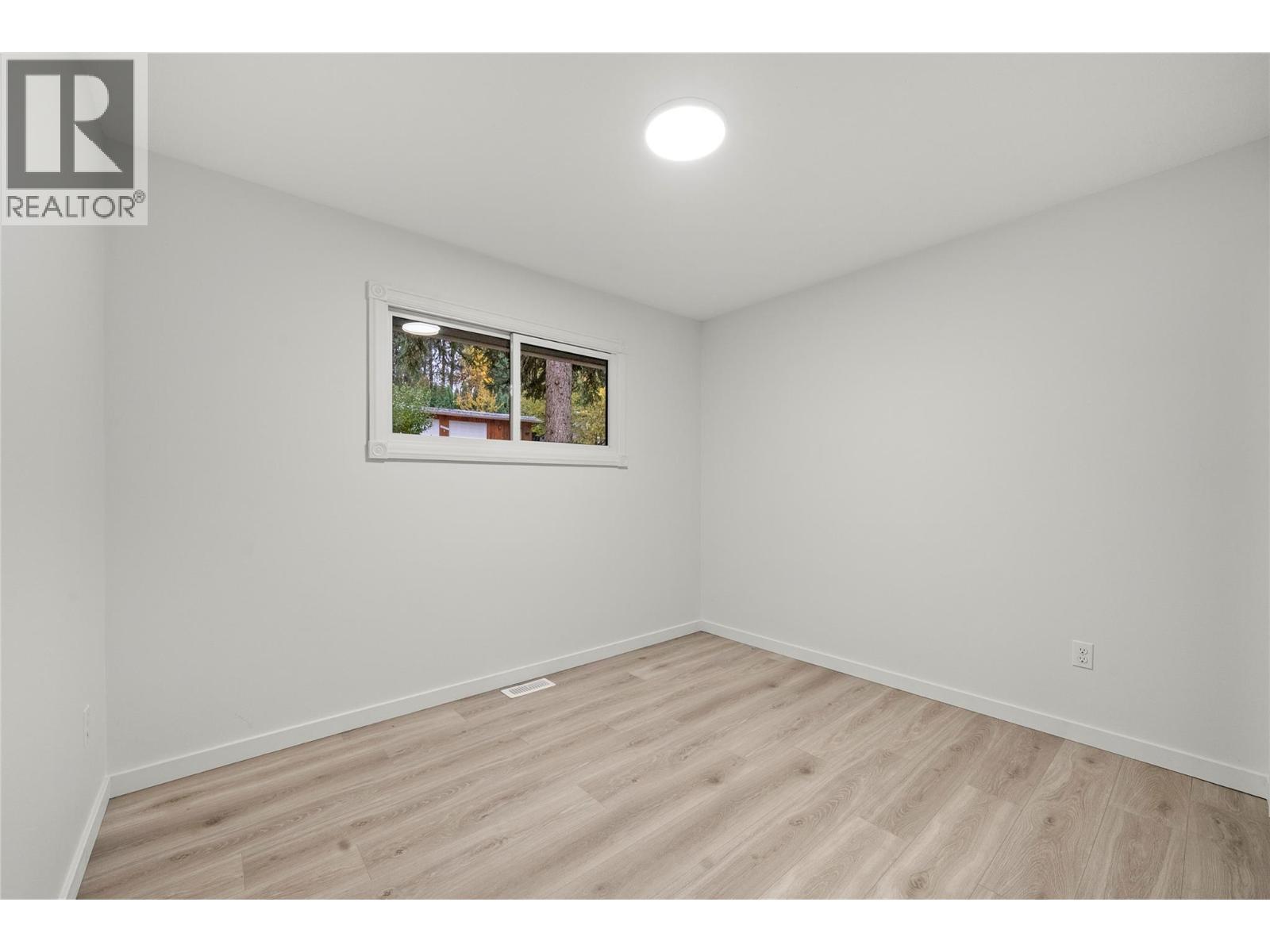 800 20Th Street Se, Salmon Arm, BC - Indoor Photo Showing Other Room
