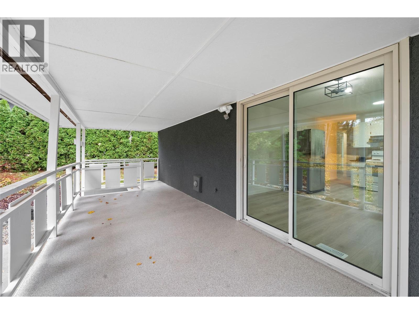 800 20Th Street Se, Salmon Arm, BC - Outdoor With Exterior