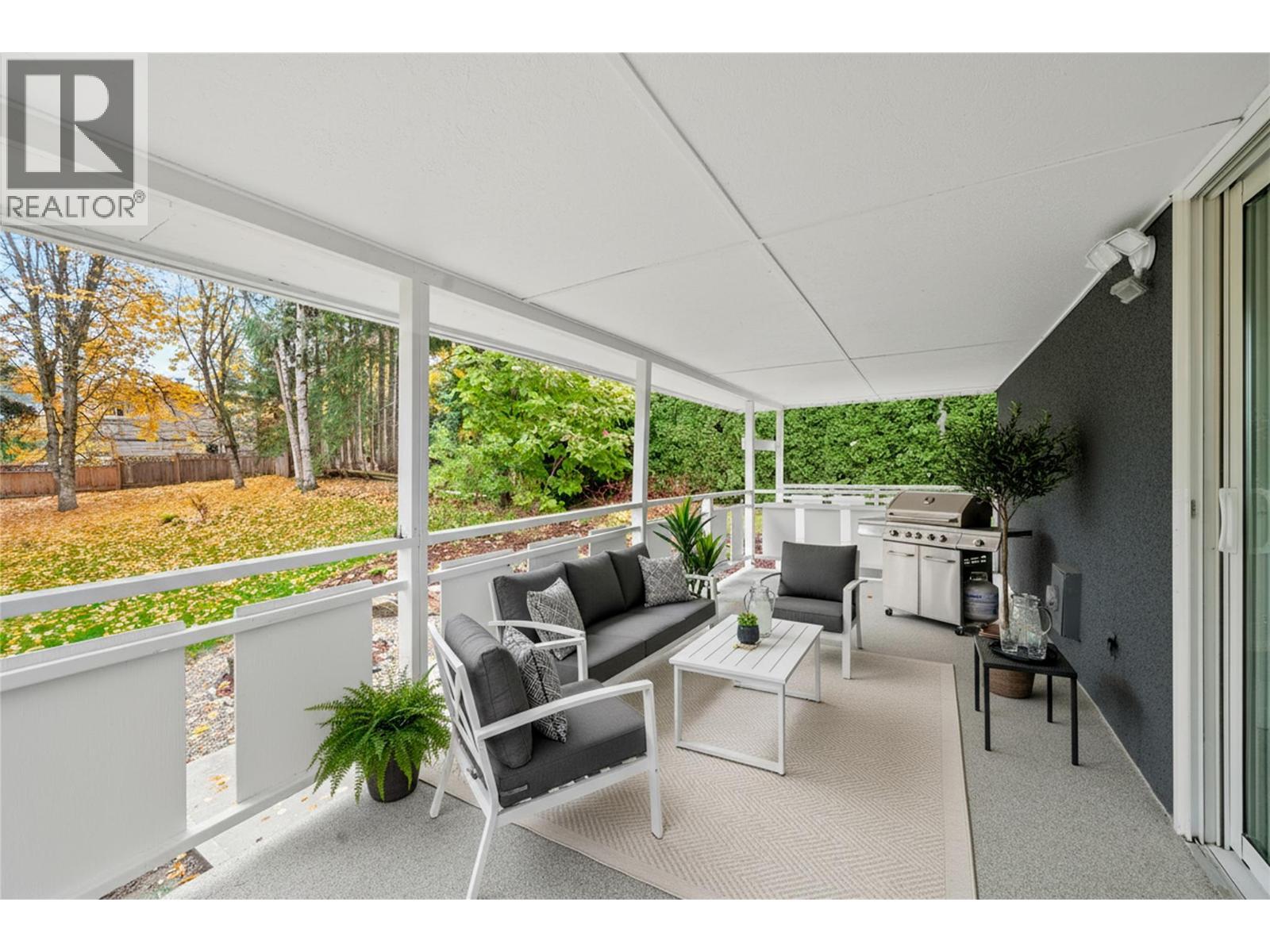 800 20Th Street Se, Salmon Arm, BC - With Exterior