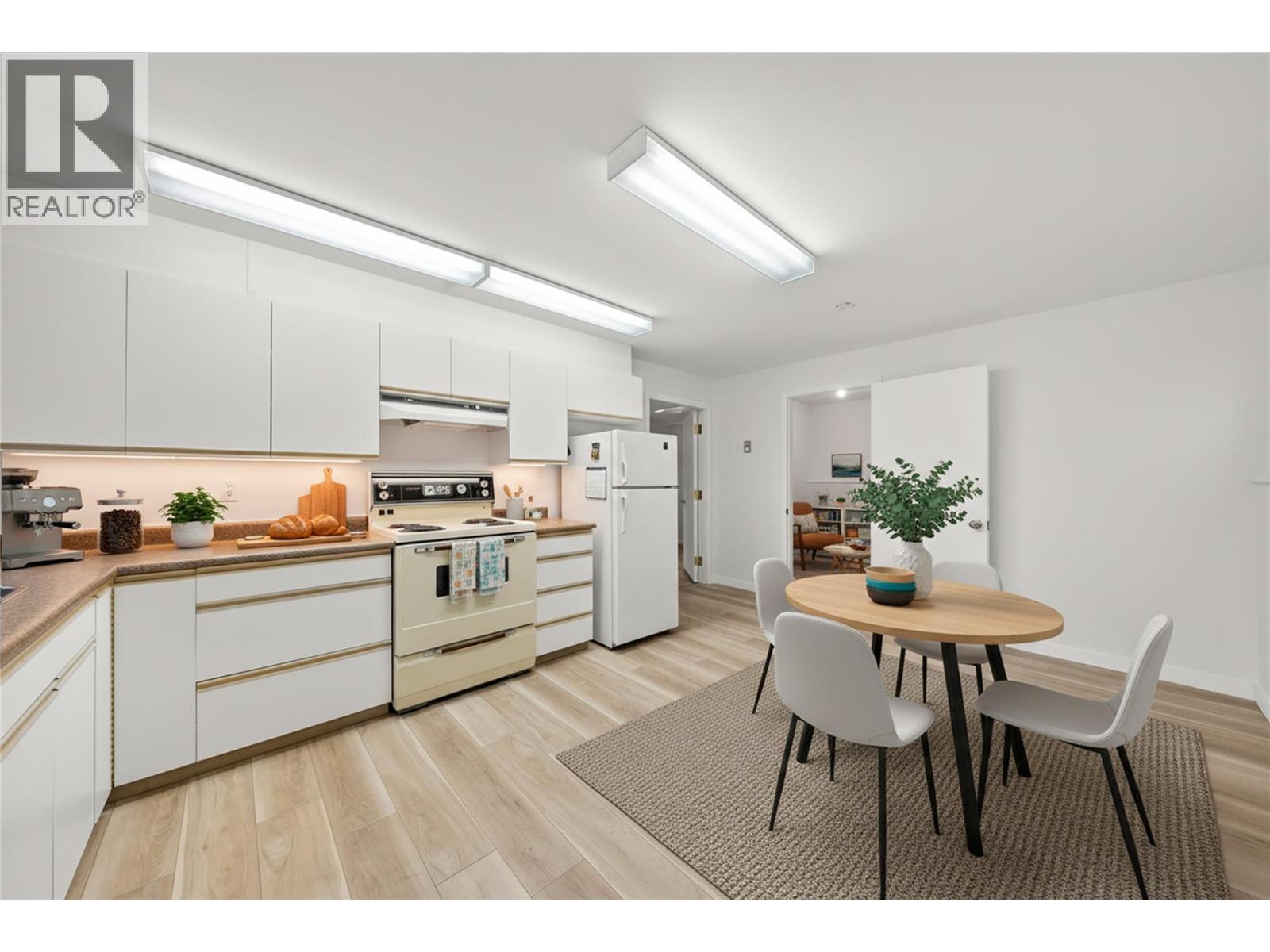 800 20Th Street Se, Salmon Arm, BC - Indoor