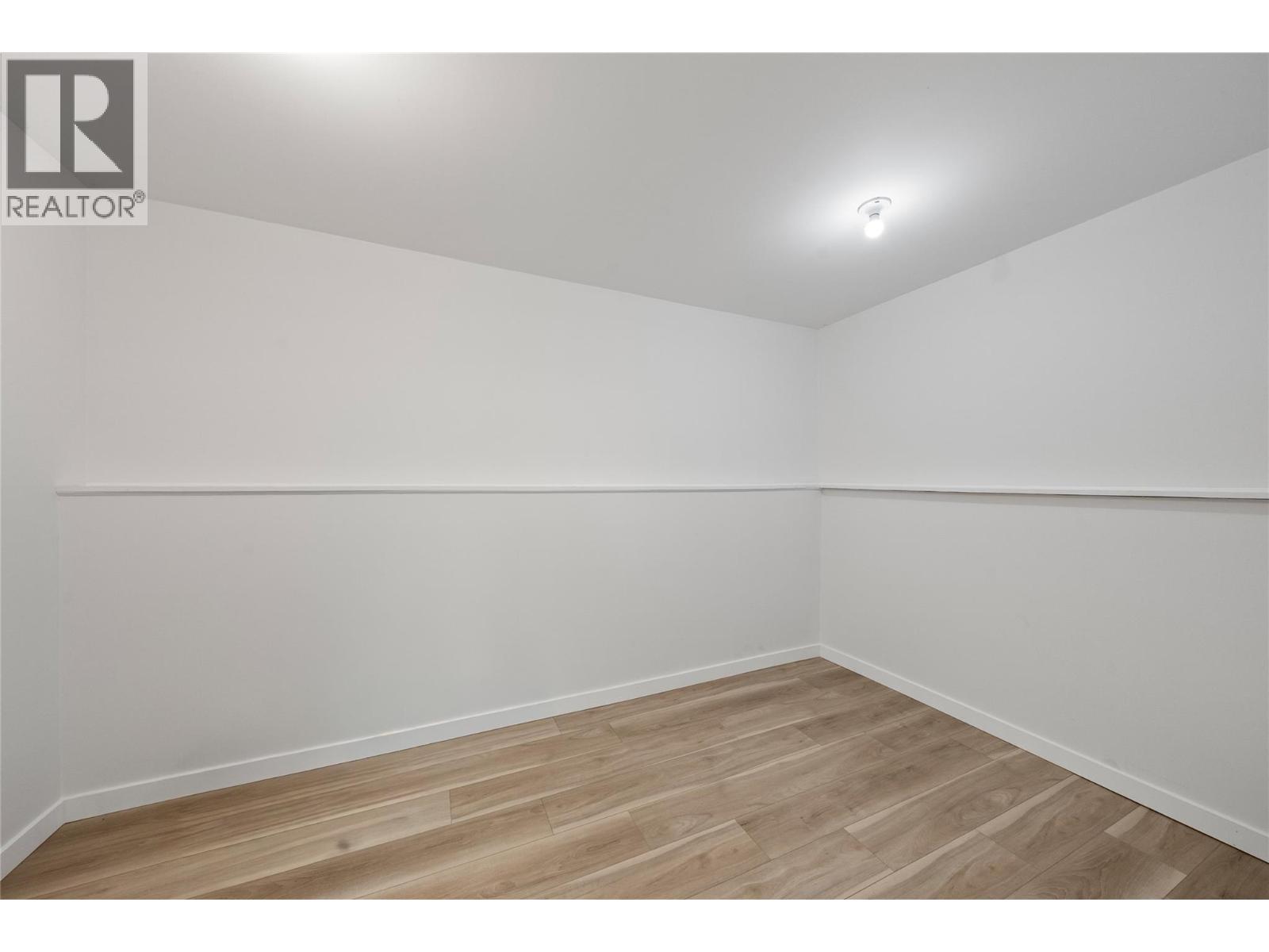 800 20Th Street Se, Salmon Arm, BC - Indoor Photo Showing Other Room