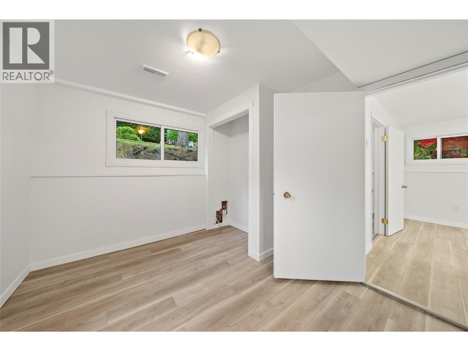 800 20Th Street Se, Salmon Arm, BC - Indoor Photo Showing Other Room