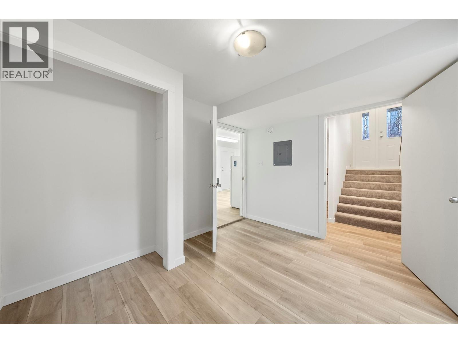 800 20Th Street Se, Salmon Arm, BC - Indoor Photo Showing Other Room