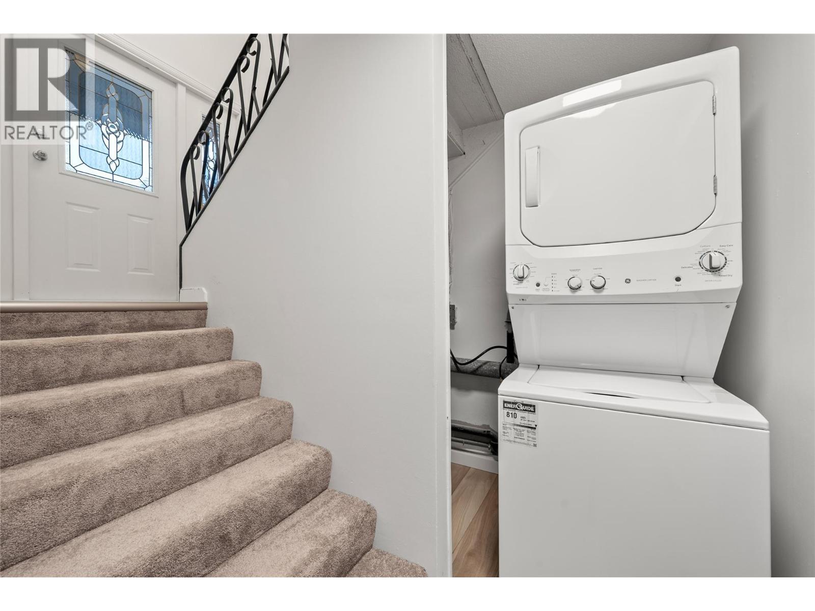 800 20Th Street Se, Salmon Arm, BC - Indoor Photo Showing Laundry Room