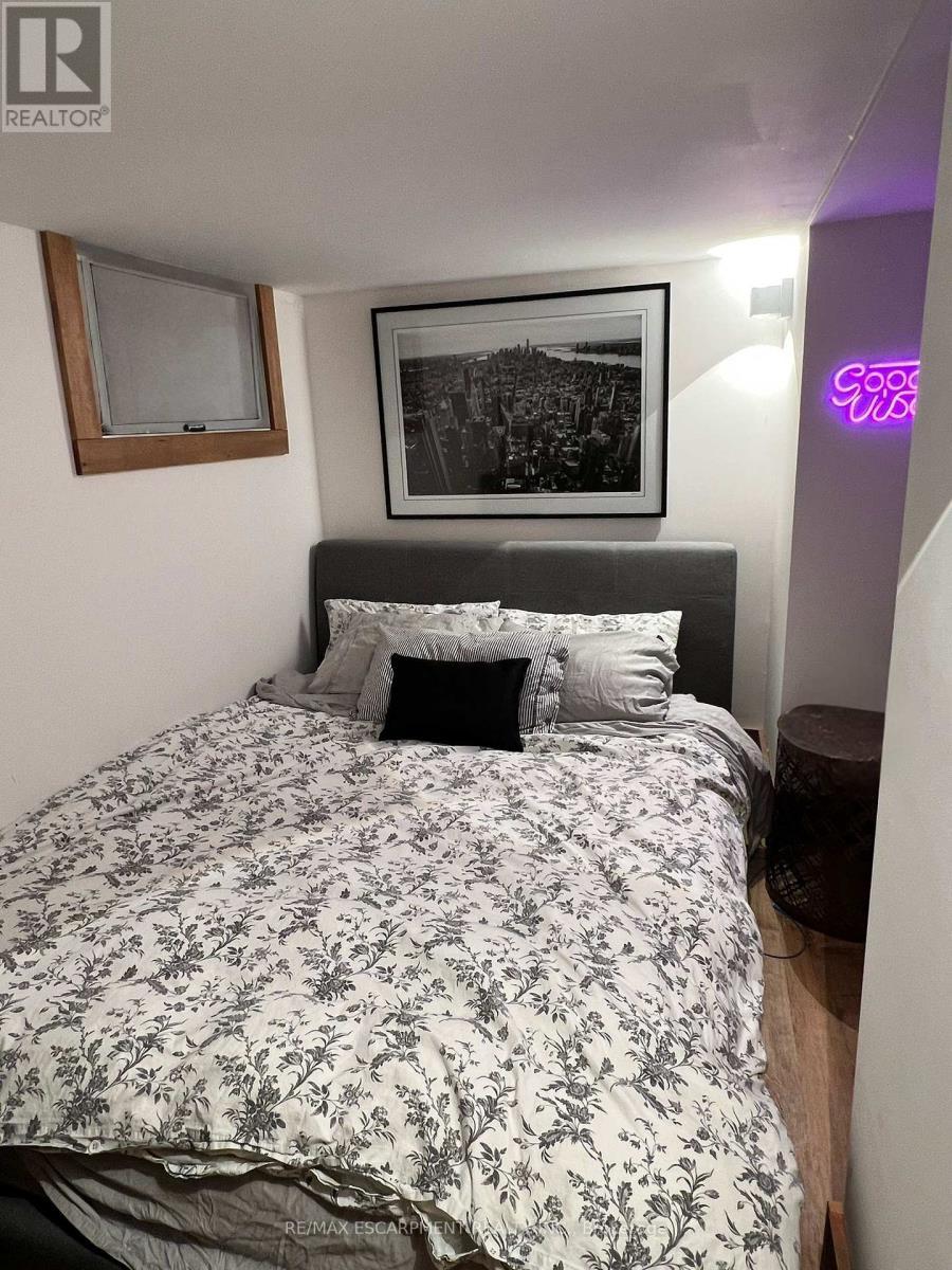 Lower - 306 Wexford Avenue S, Hamilton, ON - Indoor Photo Showing Bedroom