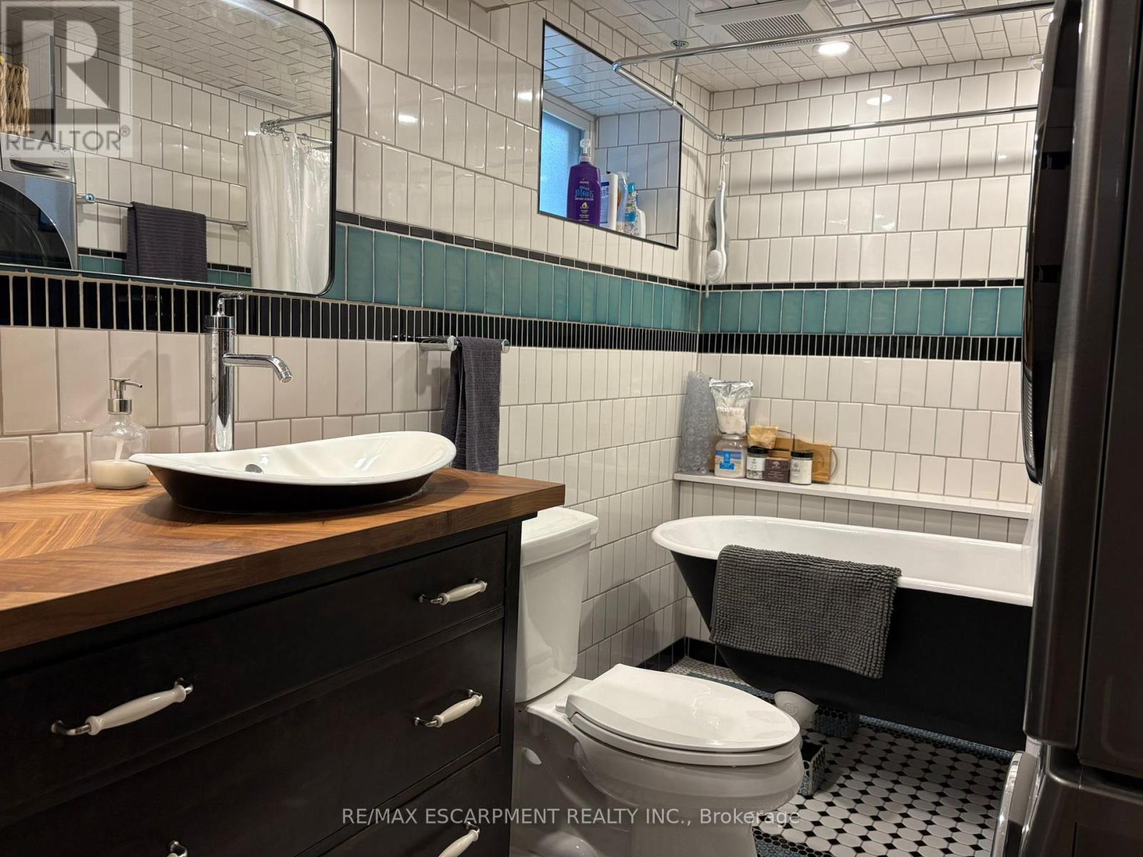 Lower - 306 Wexford Avenue S, Hamilton, ON - Indoor Photo Showing Bathroom