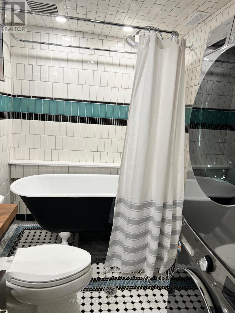 Lower - 306 Wexford Avenue S, Hamilton, ON - Indoor Photo Showing Bathroom