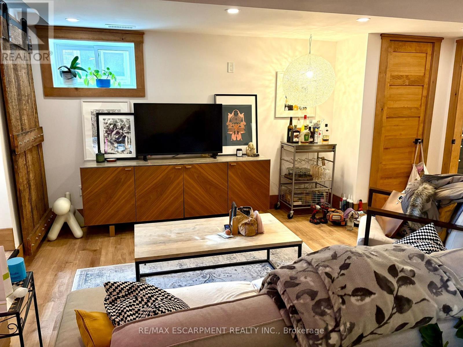 Lower - 306 Wexford Avenue S, Hamilton, ON - Indoor Photo Showing Living Room