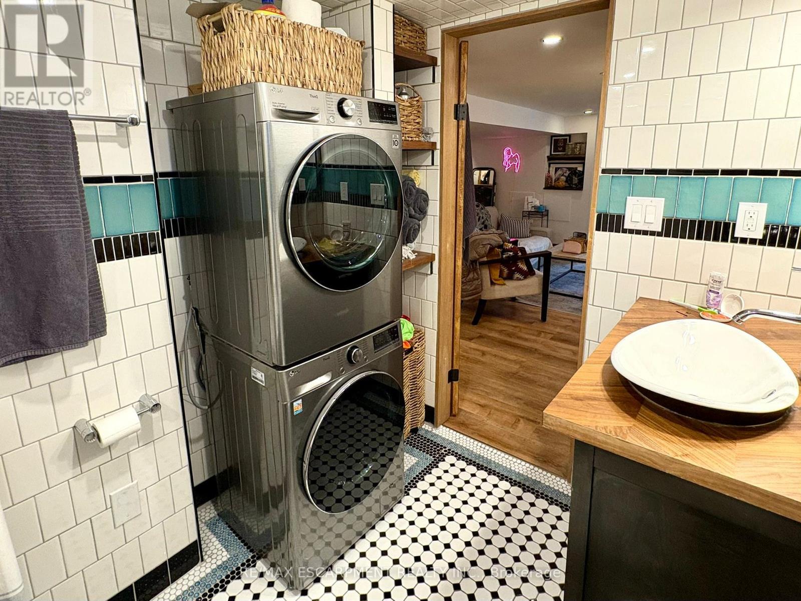 Lower - 306 Wexford Avenue S, Hamilton, ON - Indoor Photo Showing Laundry Room