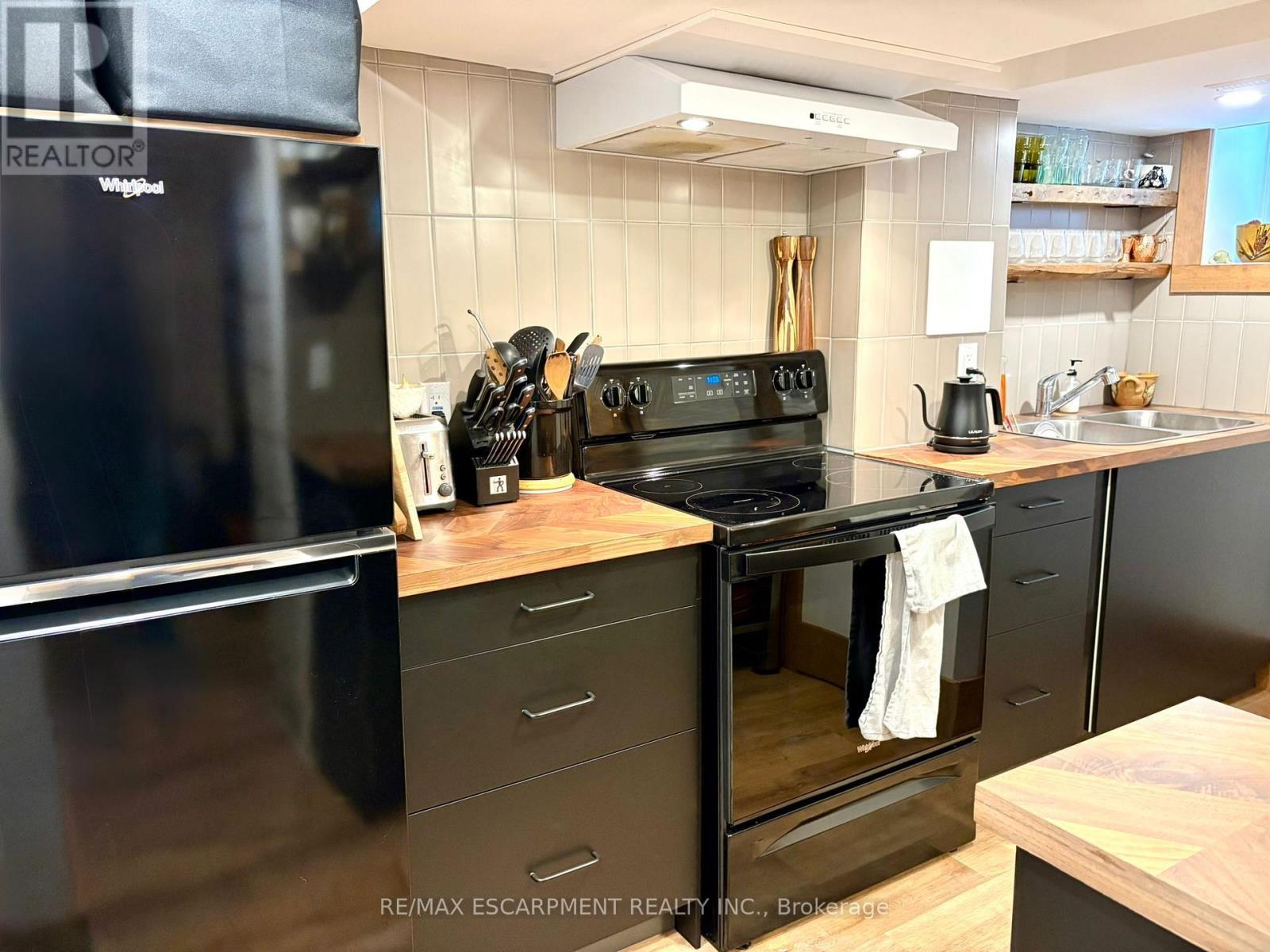 Lower - 306 Wexford Avenue S, Hamilton, ON - Indoor Photo Showing Kitchen With Double Sink