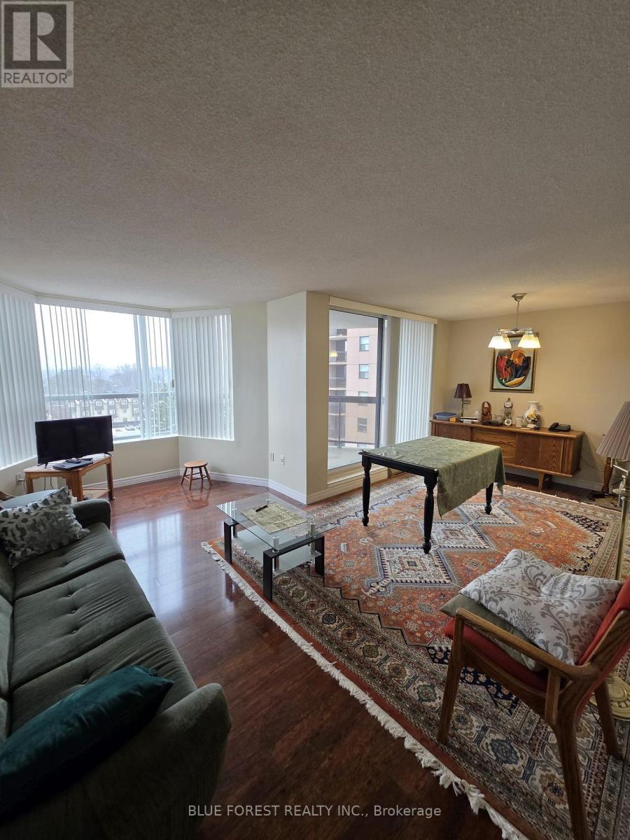 611 - 600 Talbot Street, London East (East F), ON - Indoor Photo Showing Living Room