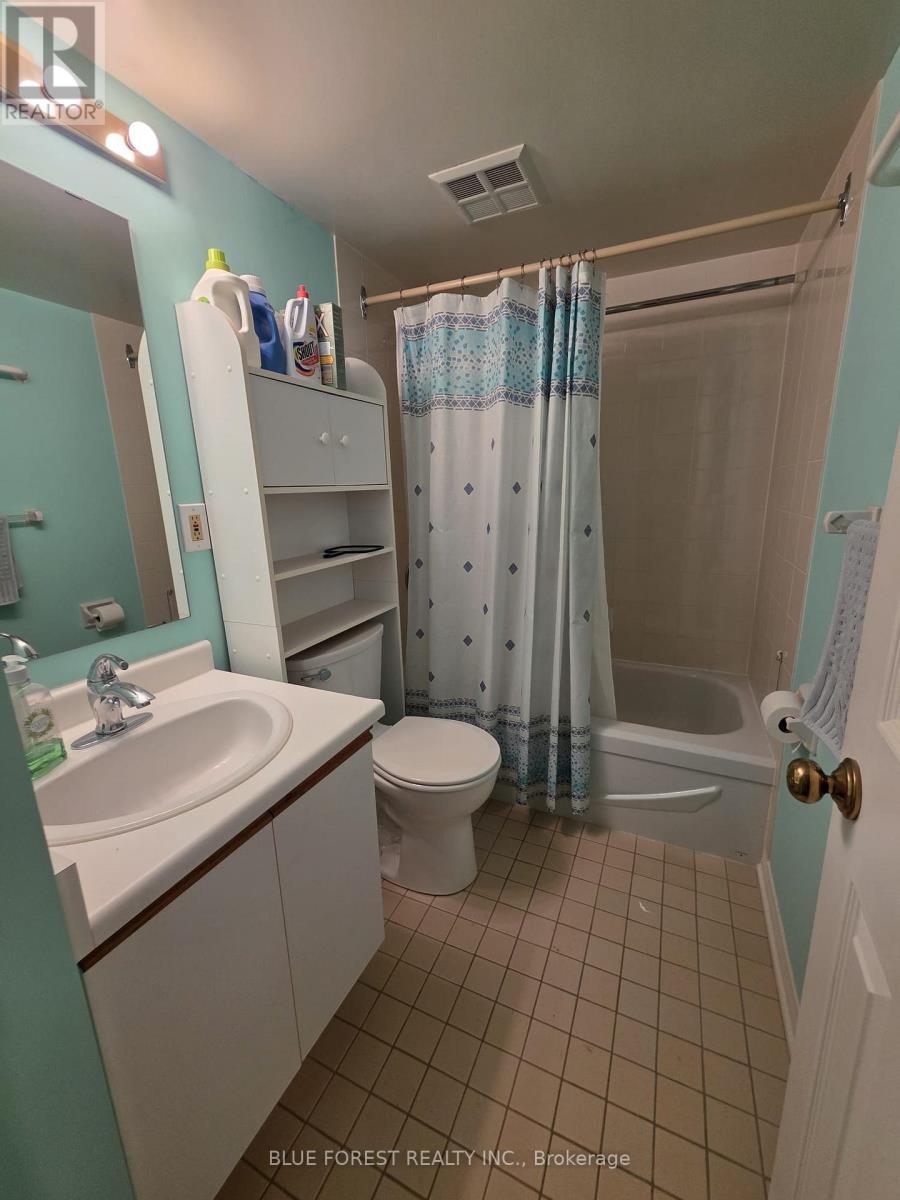 611 - 600 Talbot Street, London East (East F), ON - Indoor Photo Showing Bathroom