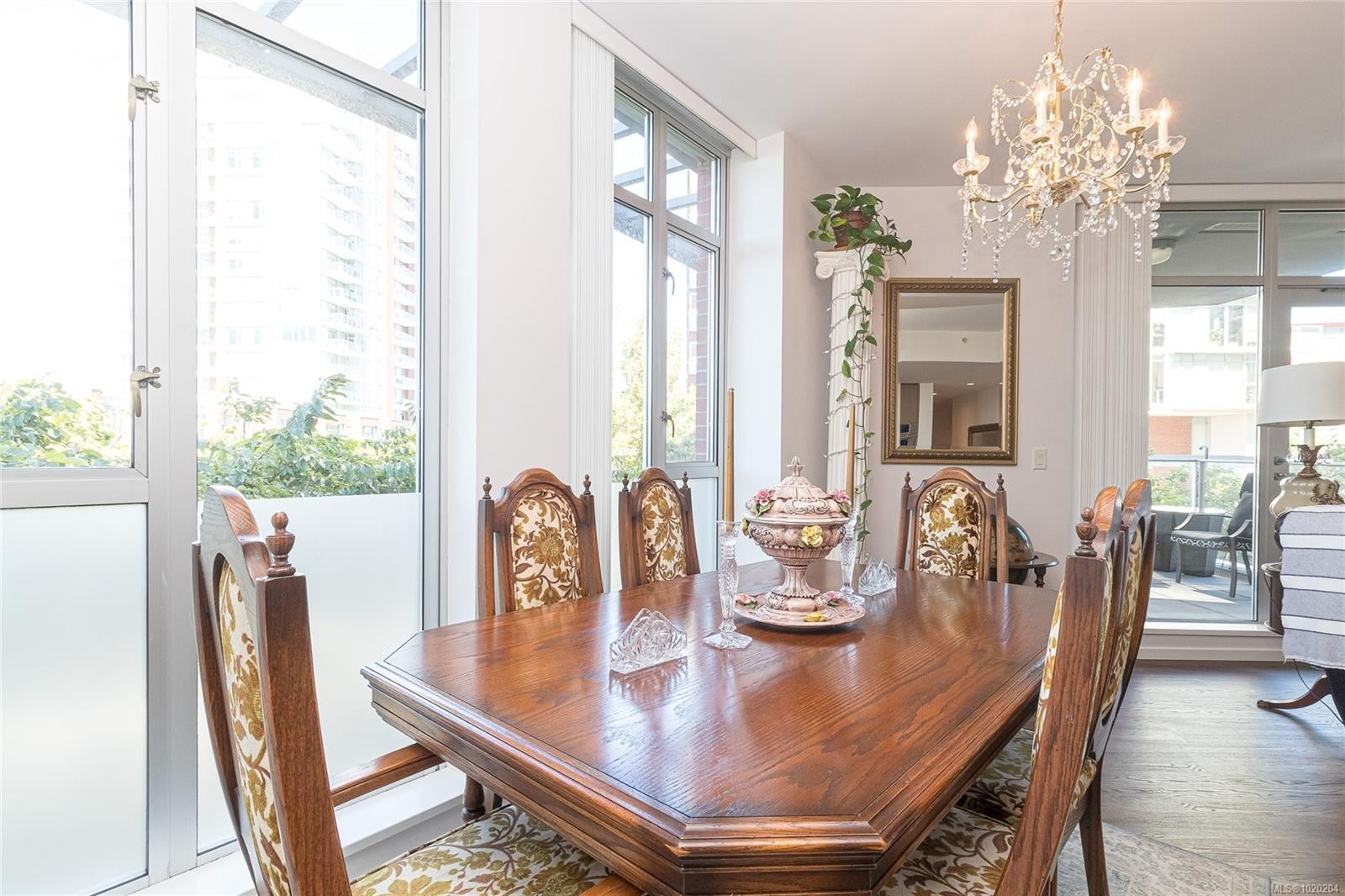 105-100 Saghalie Rd, Victoria, BC - Indoor Photo Showing Dining Room