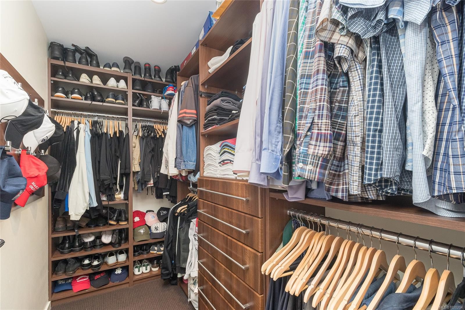 105-100 Saghalie Rd, Victoria, BC - Indoor With Storage