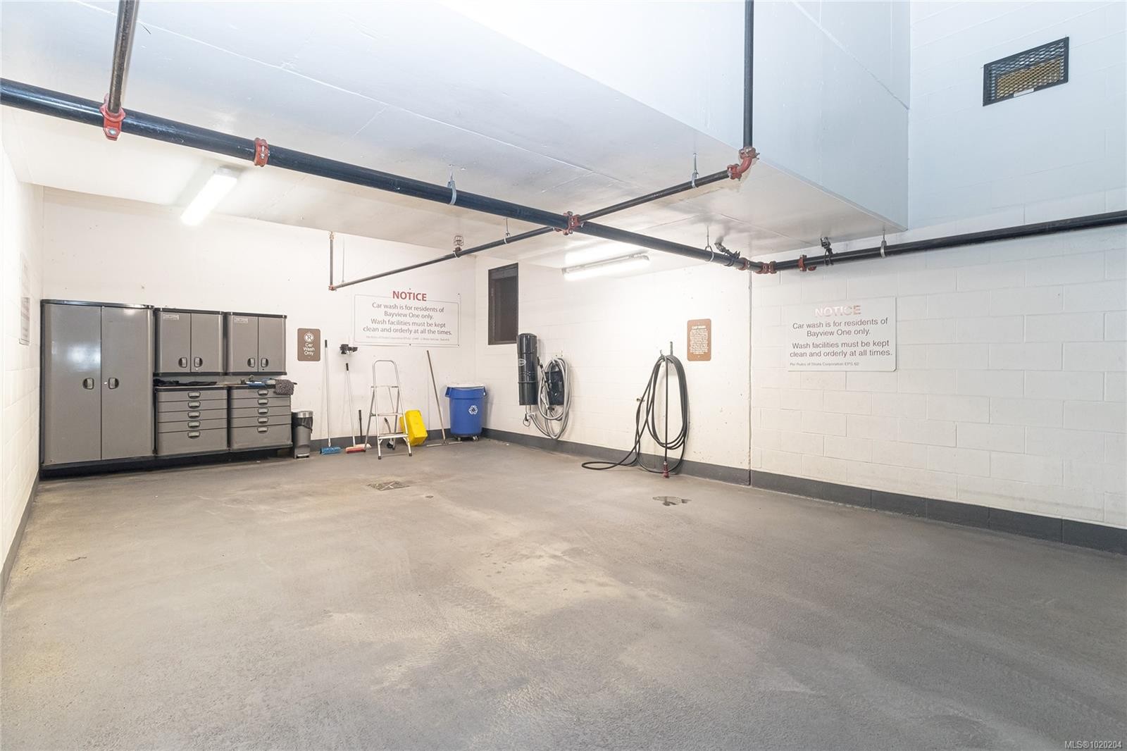 105-100 Saghalie Rd, Victoria, BC - Indoor Photo Showing Garage