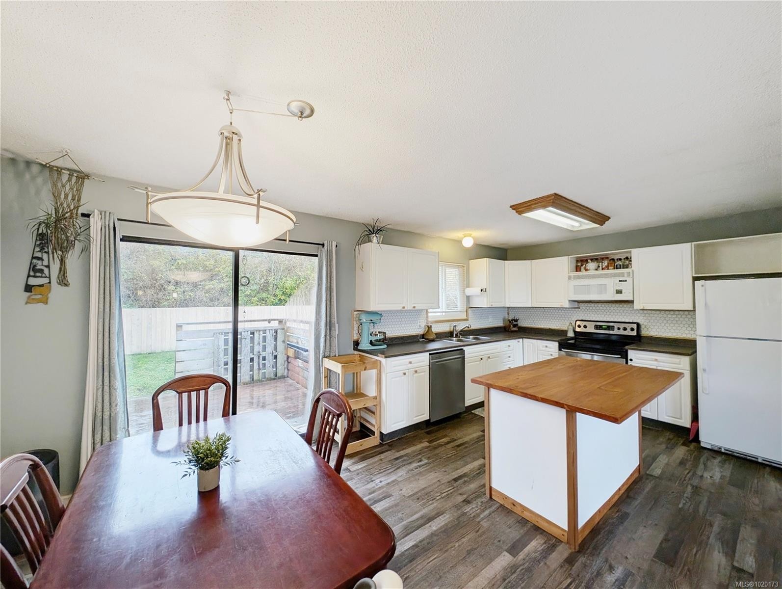 2121 Pioneer Hill Dr, Port Mcneill, BC