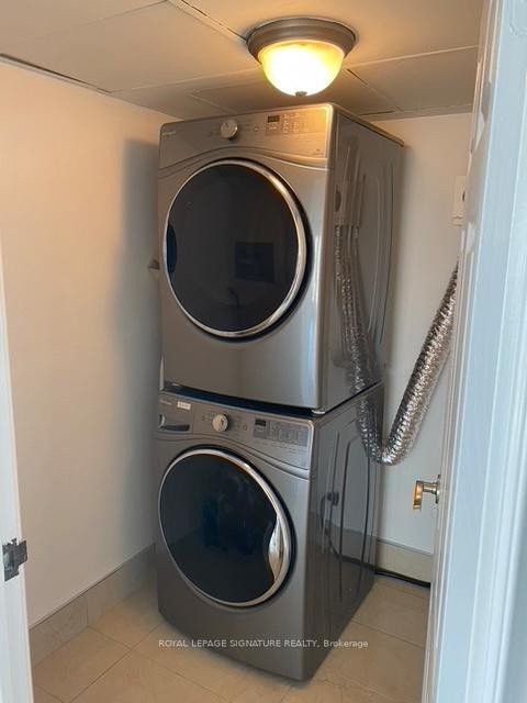 2102-65 Harbour Square, Toronto, ON - Indoor Photo Showing Laundry Room