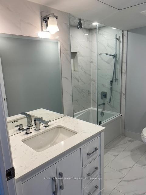 2102-65 Harbour Square, Toronto, ON - Indoor Photo Showing Bathroom
