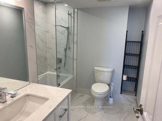 2102-65 Harbour Square, Toronto, ON - Indoor Photo Showing Bathroom