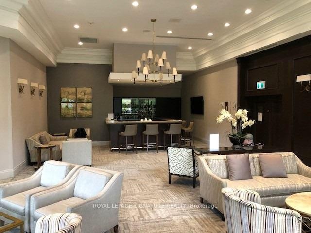 2102-65 Harbour Square, Toronto, ON - Indoor Photo Showing Living Room