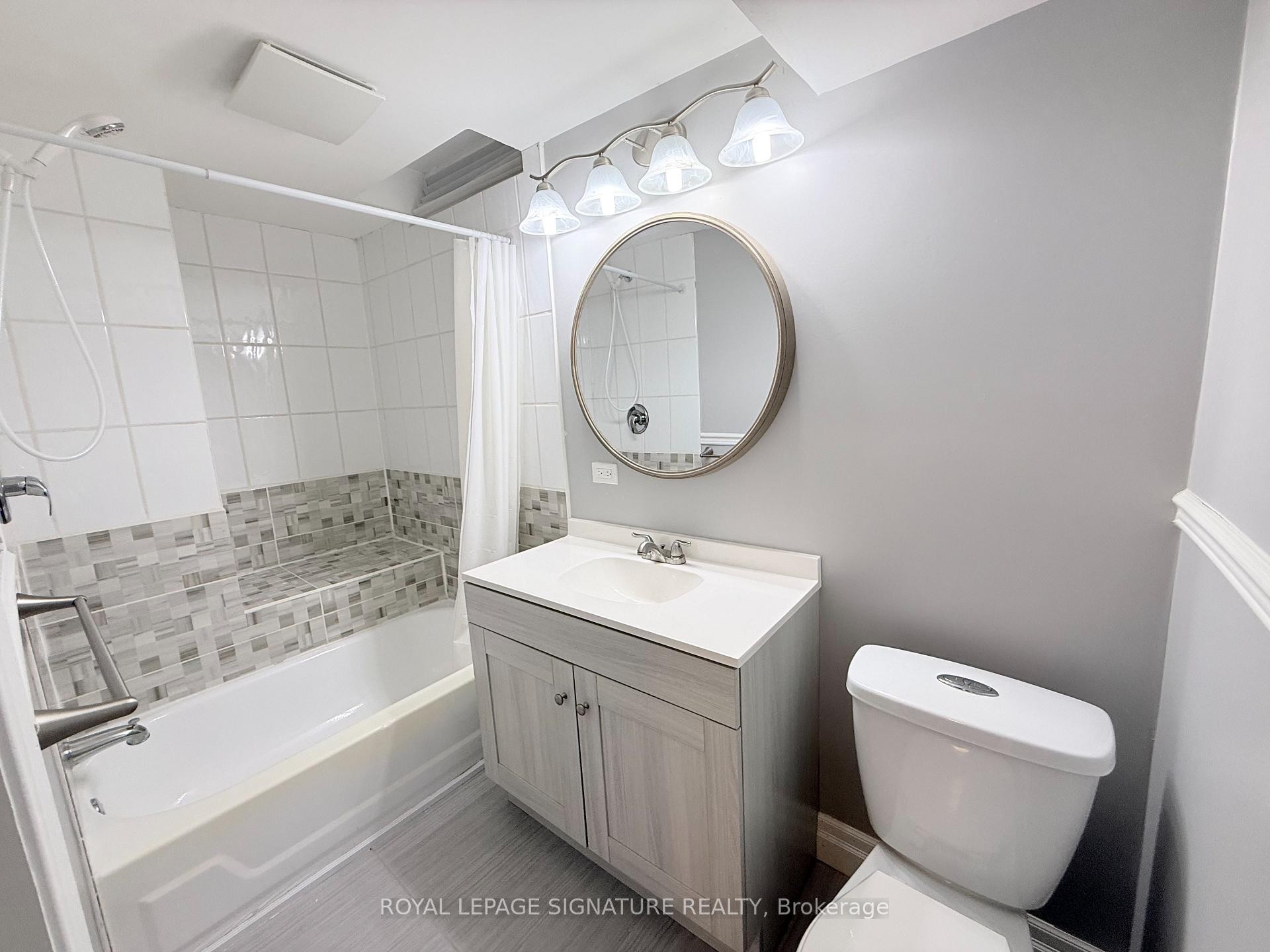Bsmt-28 Huntley Court, Brampton, ON - Indoor Photo Showing Bathroom