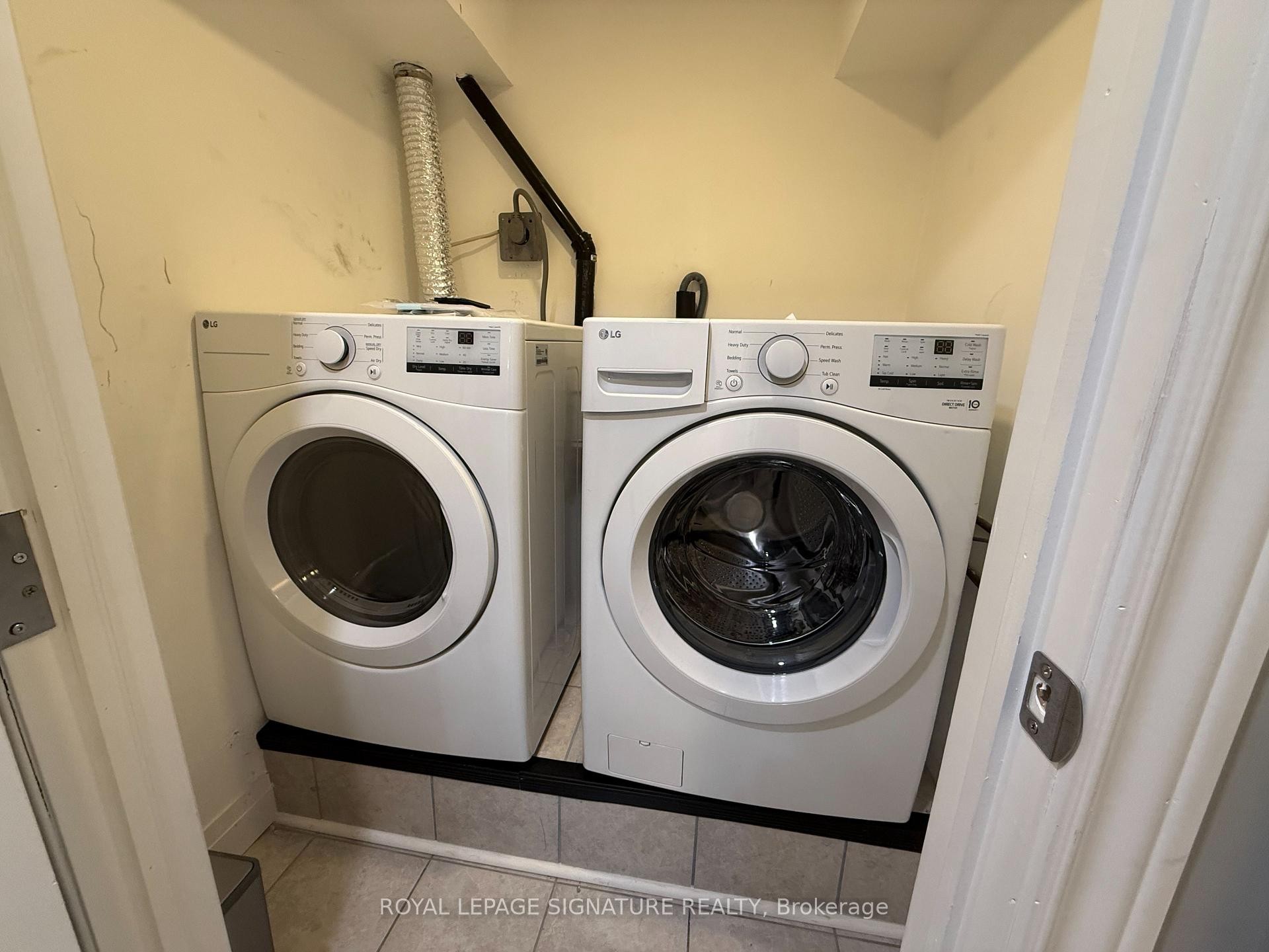 Bsmt-28 Huntley Court, Brampton, ON - Indoor Photo Showing Laundry Room