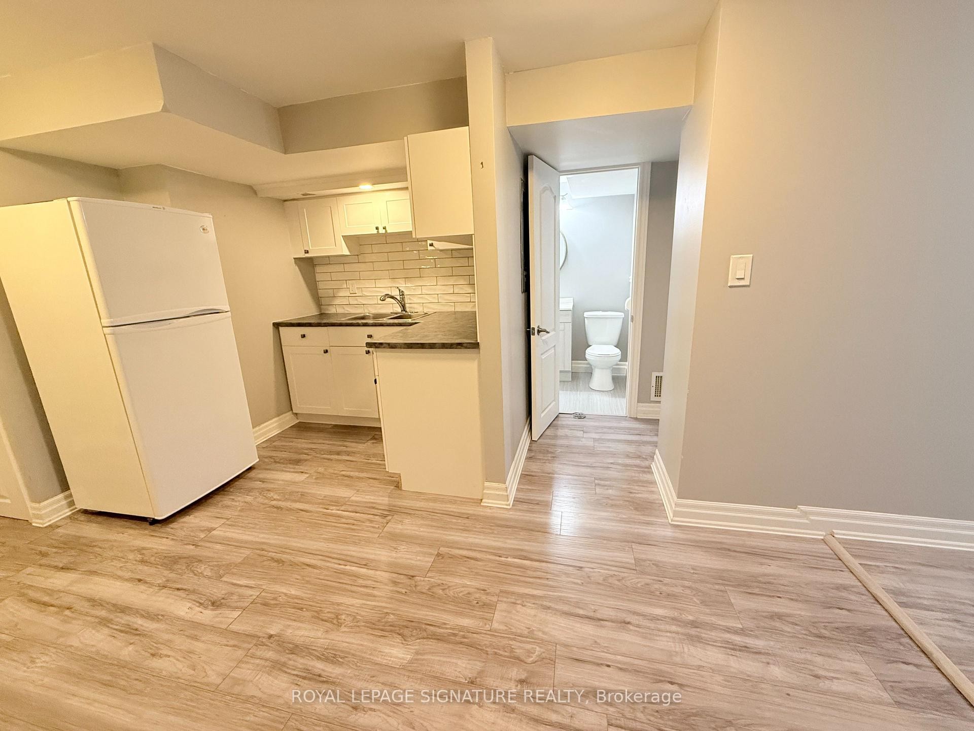 Bsmt-28 Huntley Court, Brampton, ON - Indoor Photo Showing Kitchen