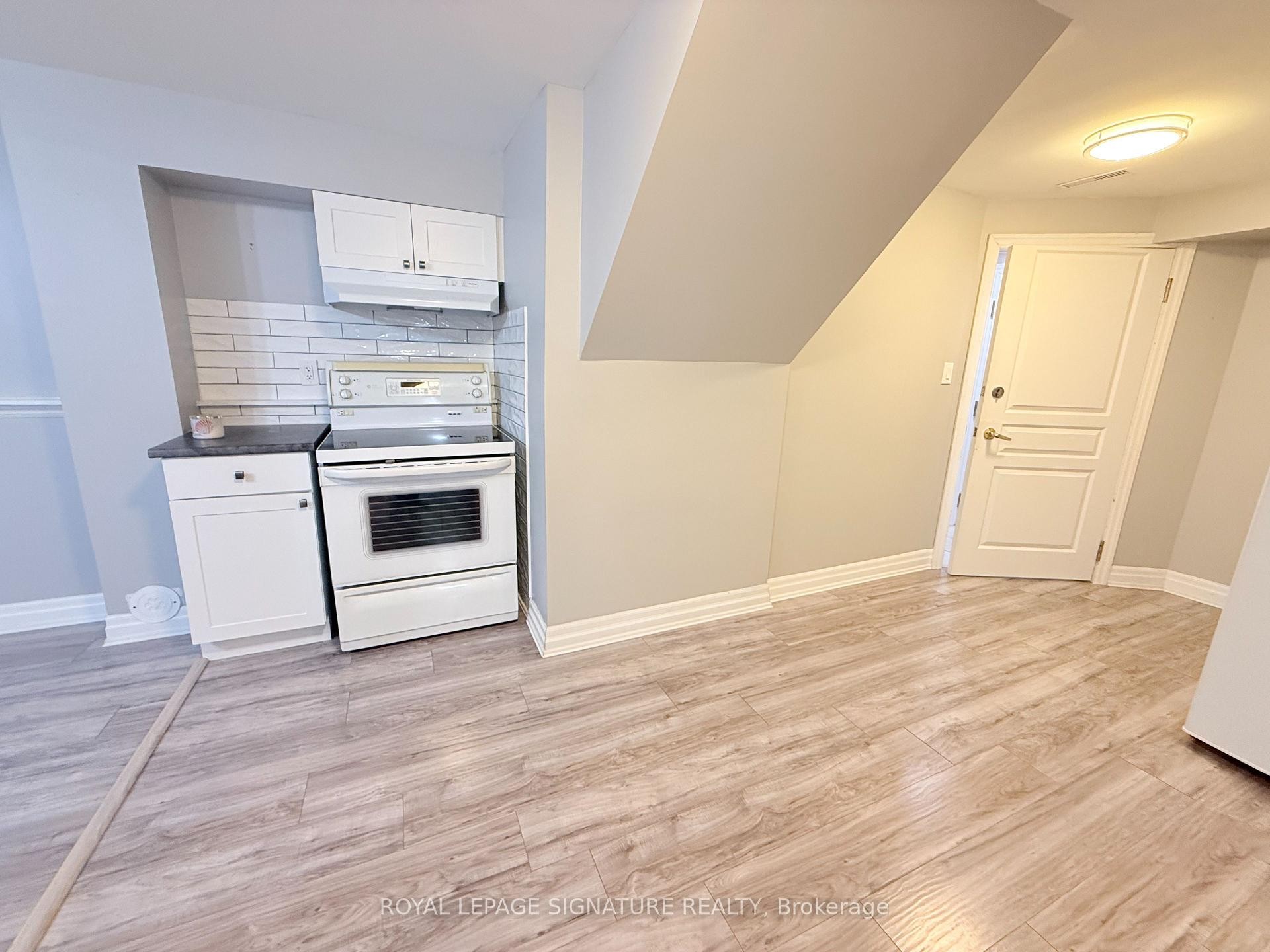 Bsmt-28 Huntley Court, Brampton, ON - Indoor Photo Showing Kitchen