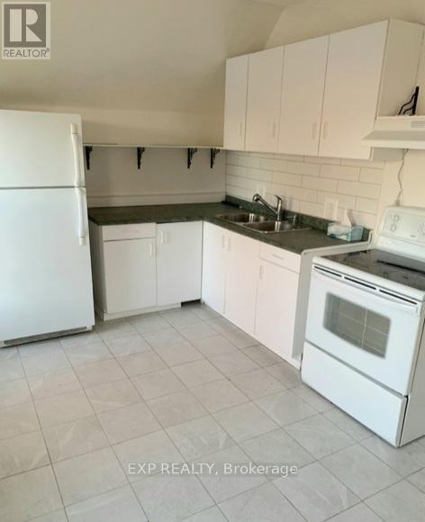 427 Victoria Street E, Edwardsburgh/Cardinal, ON - Indoor Photo Showing Kitchen With Double Sink