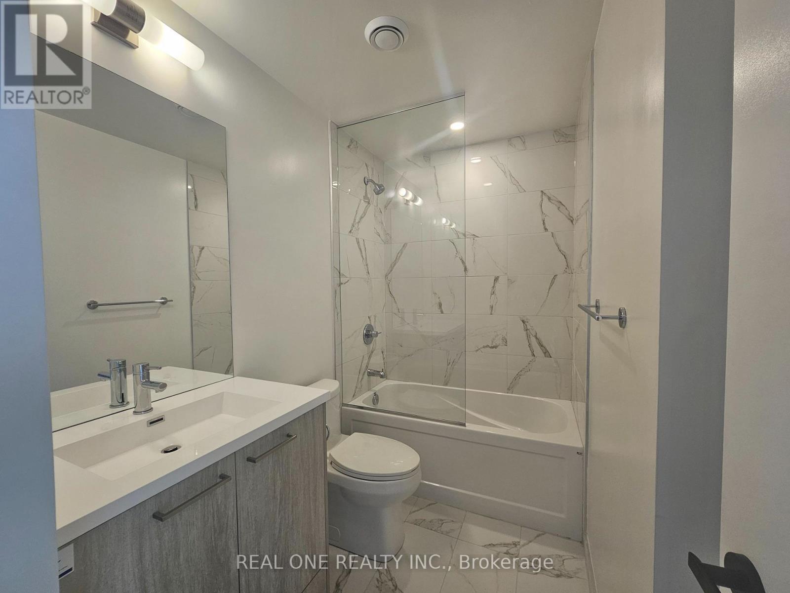 4215 - 28 Interchange Way, Vaughan, ON - Indoor Photo Showing Bathroom
