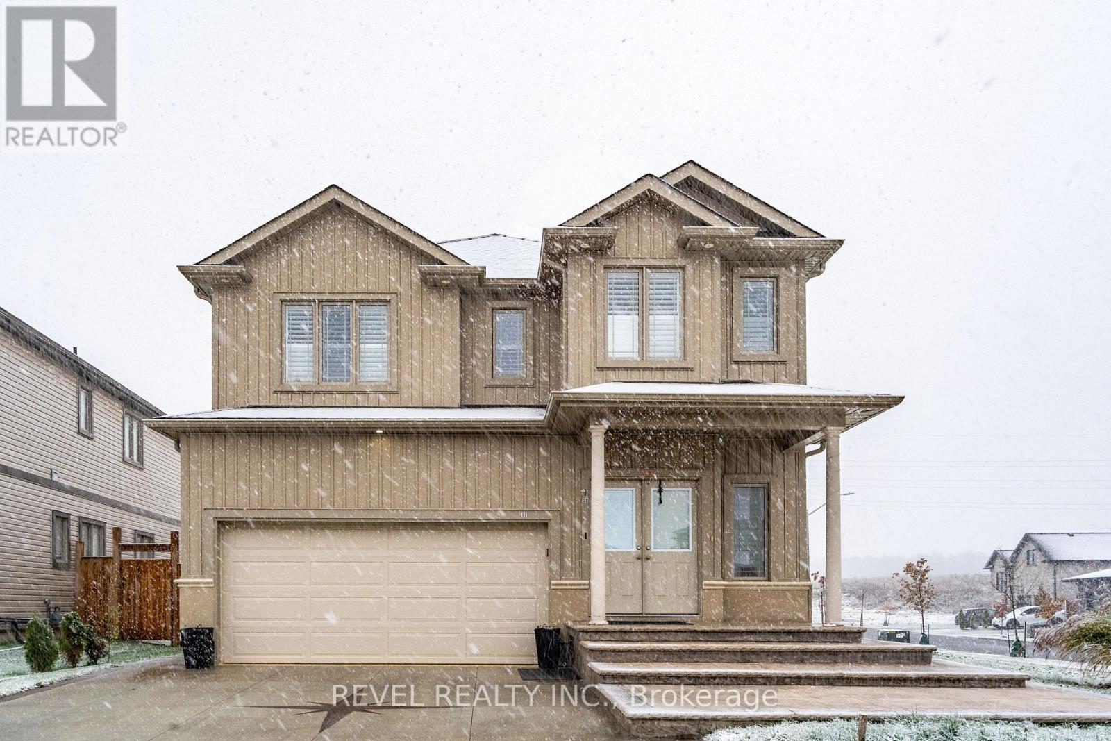 32 Barker Parkway, Thorold, ON - Outdoor With Facade