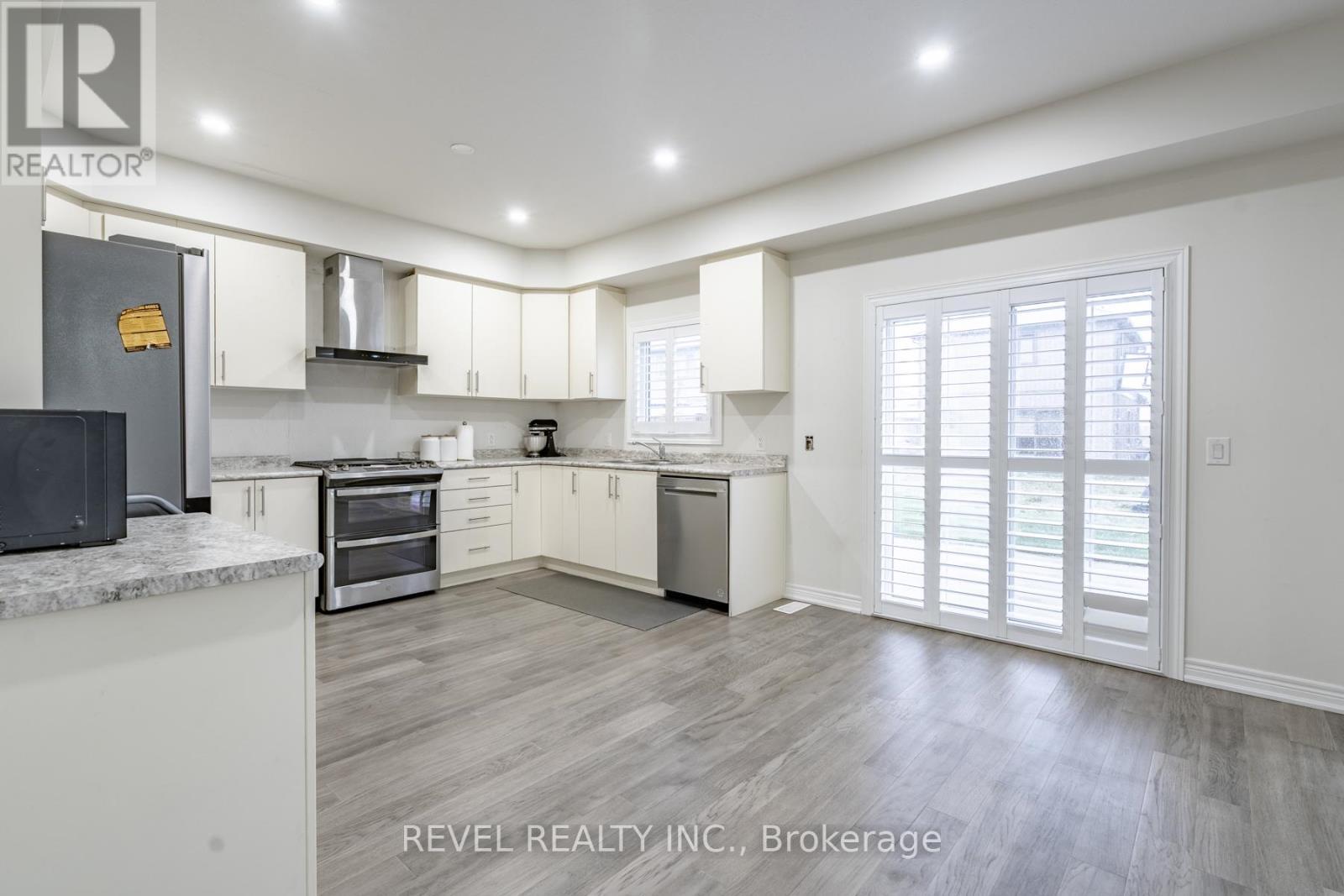 32 Barker Parkway, Thorold, ON - Indoor Photo Showing Kitchen
