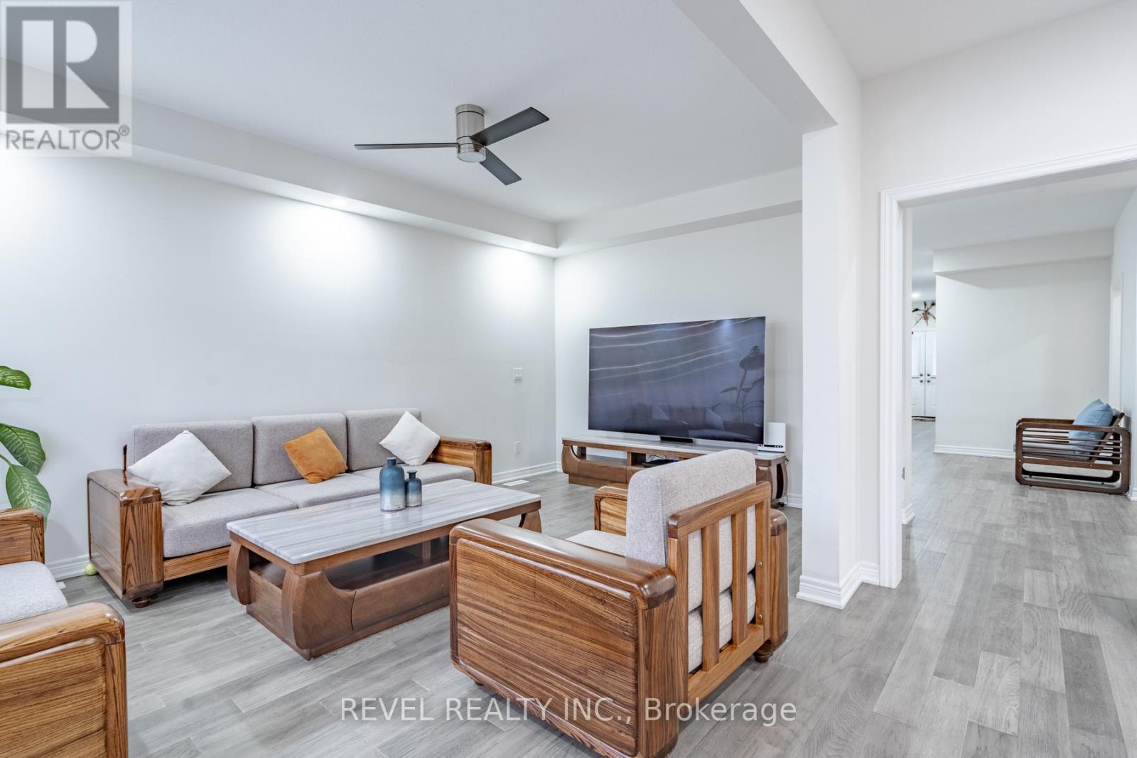 32 Barker Parkway, Thorold, ON - Indoor