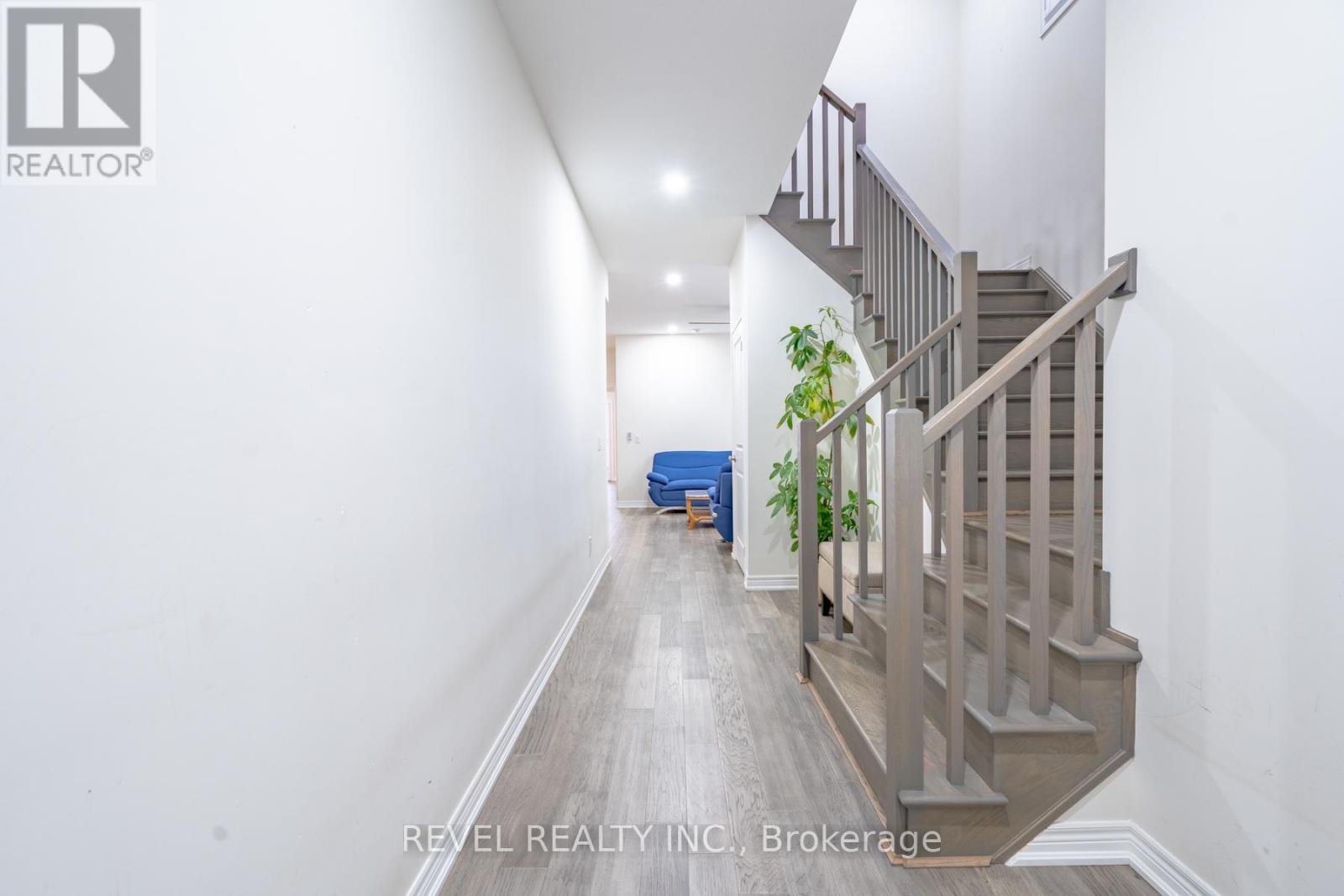 Foyer - 32 Barker Parkway, Thorold, ON - Indoor Photo Showing Other Room