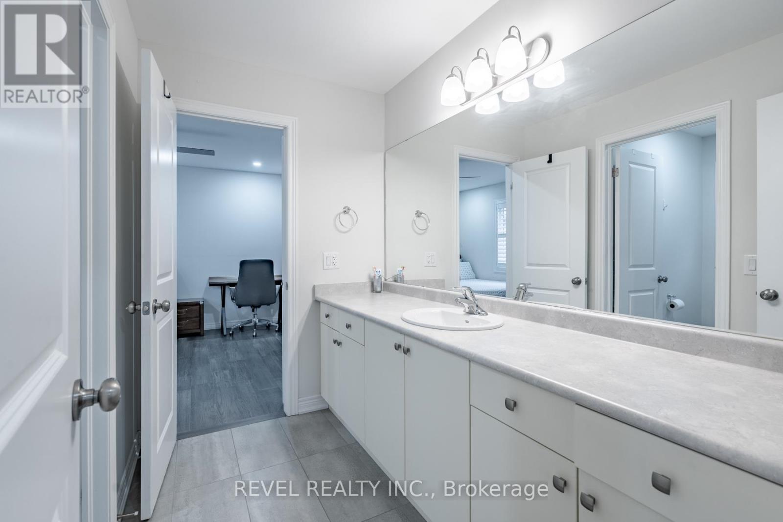 Jack and Jill Bathroom - 32 Barker Parkway, Thorold, ON - Indoor Photo Showing Bathroom